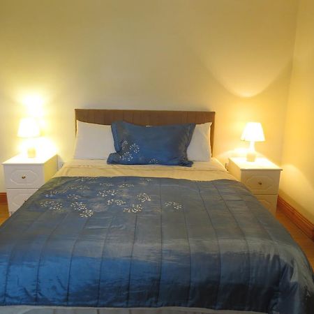 Grey Gables B&B เอนนิส ภายนอก รูปภาพ