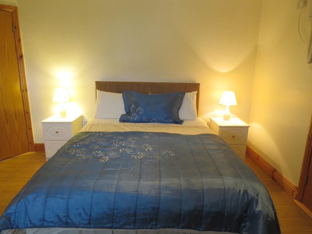 Grey Gables B&B เอนนิส ภายนอก รูปภาพ