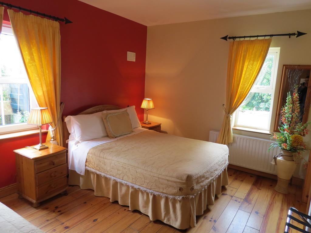 Grey Gables B&B เอนนิส ภายนอก รูปภาพ