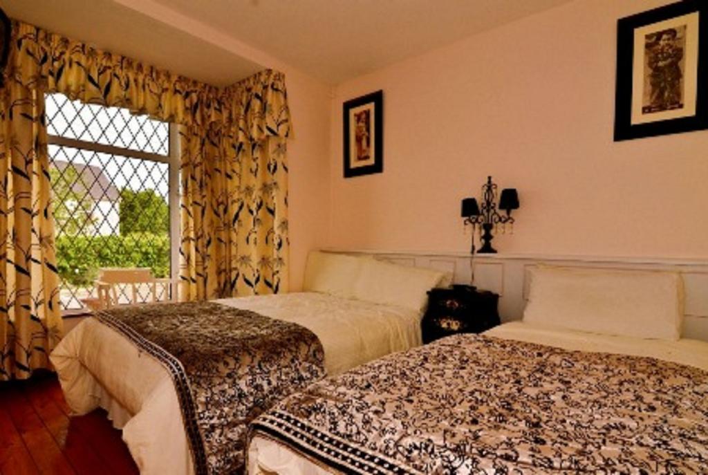Grey Gables B&B เอนนิส ภายนอก รูปภาพ